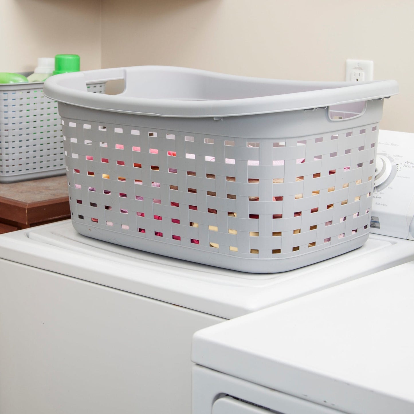 Sterilite Weave Laundry Basket / Cement